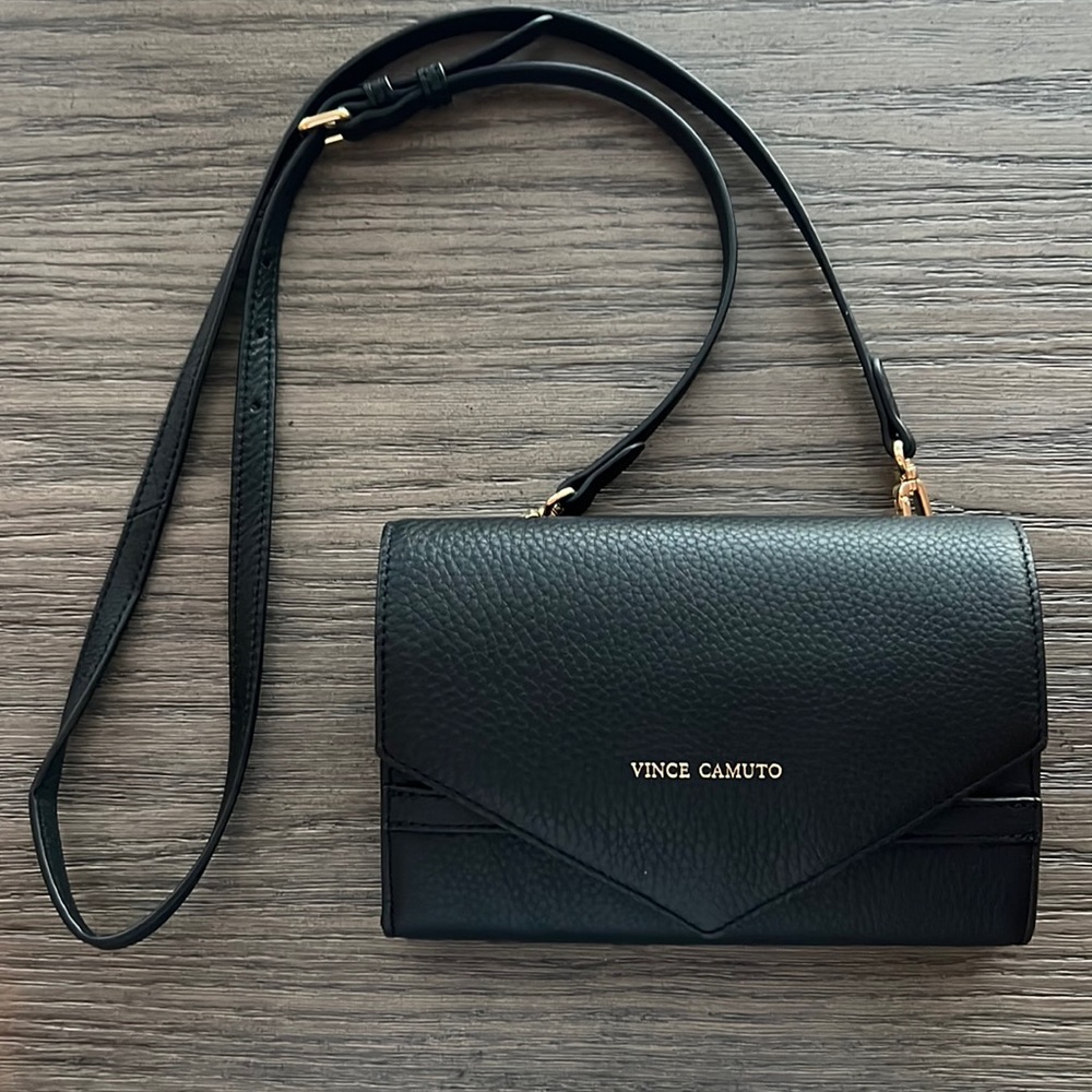 Leather crossbody wallet